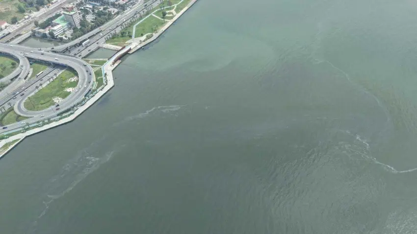 İzmir Körfezi’nde kirlilik alarmı: 10. kez dış kaynaklı kirlilik tespit edildi haberinin görseli