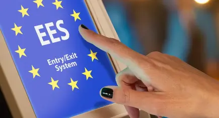 Schengen’de EES krizi: Uçuşlar kaçtı, yolcular fenalık geçirdi