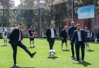 Bornova Belediyesi’nde halı saha turnuvası: Açılış vuruşunu Başkan Eşki yaptı