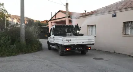 Çiğli’de sivrisineğe karşı erken önlem: 26 mahallede ilaçlama çalışmaları sürüyor