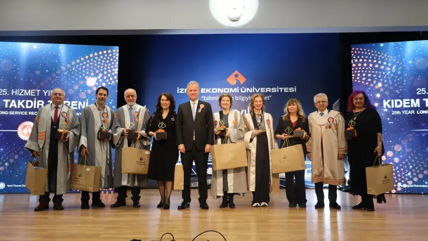 İEÜ 25’inci yaşını coşkuyla kutladı haberinin görseli