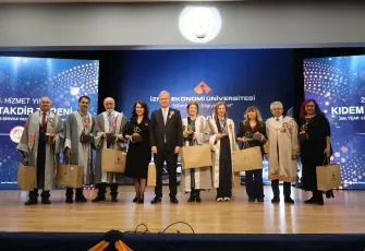 İEÜ 25’inci yaşını coşkuyla kutladı