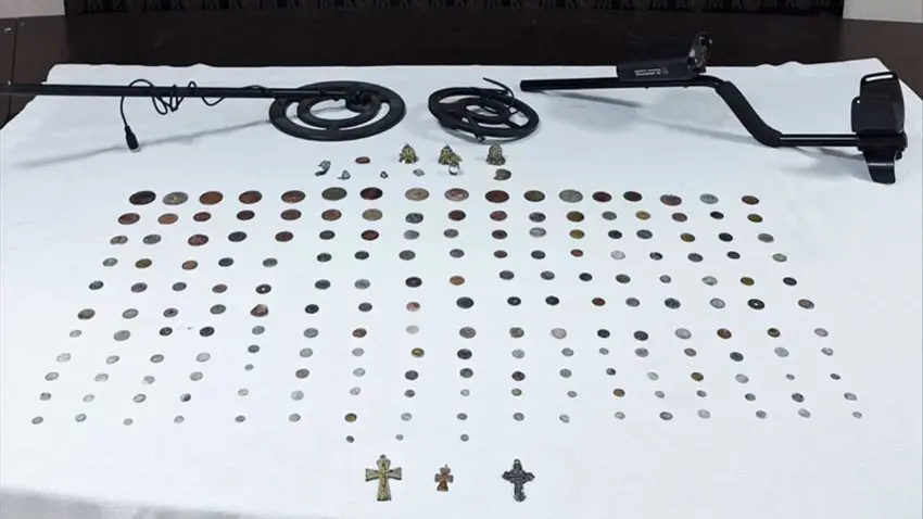 İzmir’de kaçak tarihi eser operasyonu: 203 parça ele geçirildi haberinin görseli