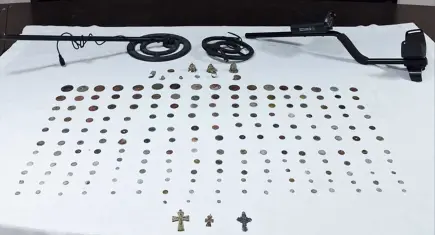 İzmir’de kaçak tarihi eser operasyonu: 203 parça ele geçirildi