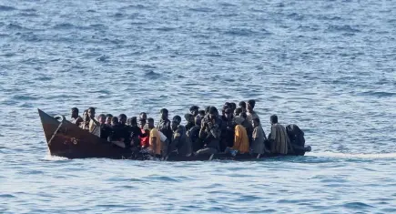 Tehlikeli yolculuk felaketle bitti: 250 mülteci denizden kayboldu