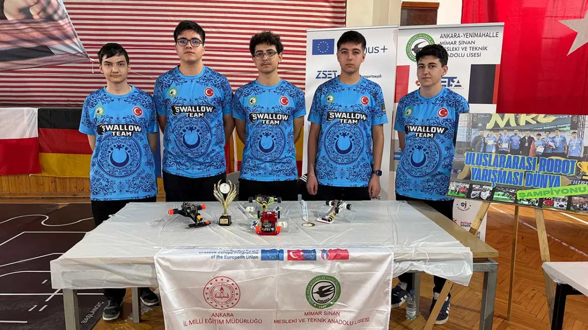 Türk öğrenciler, Yunanistan'da yapılan robot olimpiyatında 1'inci oldu görseli
