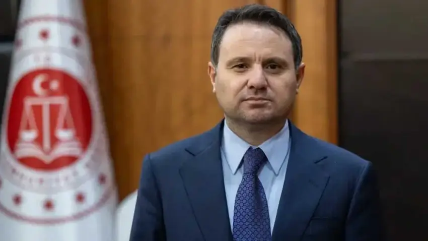 Bakan Gürlek'ten sosyal medya uyarısı: 1104 hesaba erişim engeli haberinin görseli