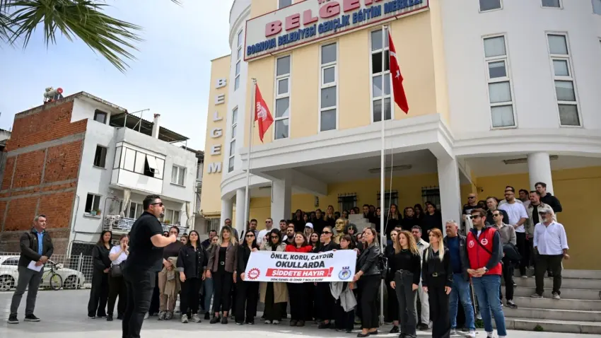 Bornova’da eğitim emekçilerinden okul saldırılarına tepki haberinin görseli