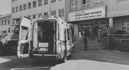 İzmir Barosu’ndan okul saldırılarına sert tepki: Okullar yaşam hakkı ihlallerinin merkezine dönüştü 