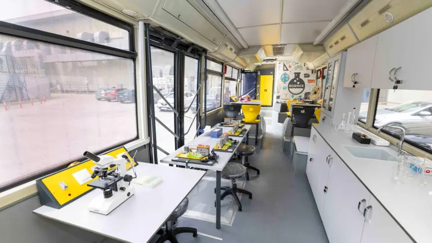 İzmir’den Adıyaman’a Gezici Bilim Otobüsü 23 Nisan öncesi yola çıktı haberinin görseli