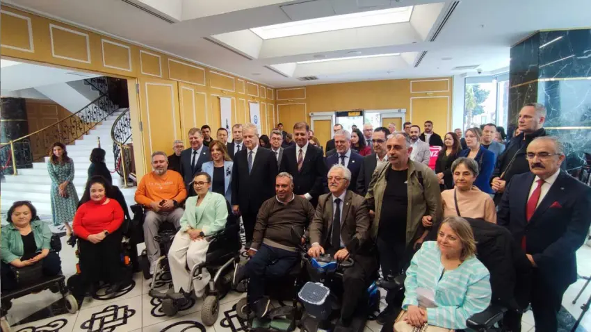 İzmir Ticaret Odası’na 3 yıldızlı ‘Kırmızı Bayrak' haberinin görseli