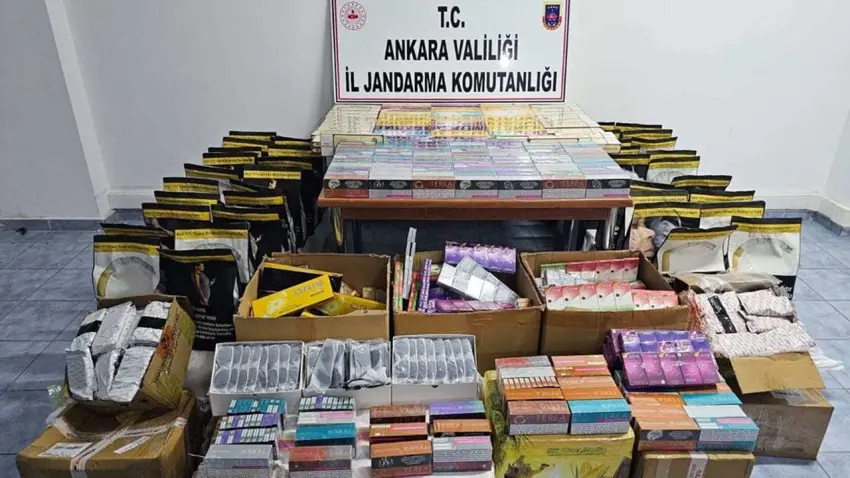 Jandarmadan kaçak TIR'a baskın: Binlerce ürün ele geçirildi haberinin görseli