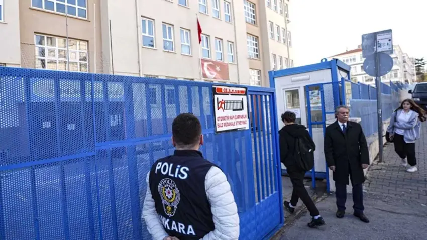 Okullarda güvenlik kalkanı: Yurt genelinde okul önlerinde denetimler sıklaştırıldı haberinin görseli