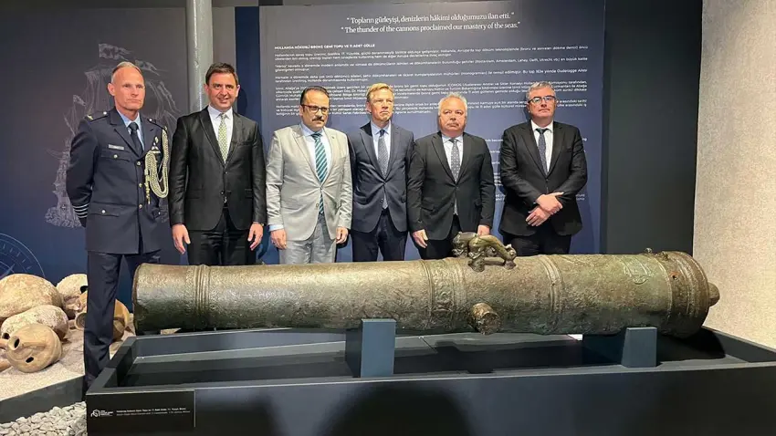 Söküme gelen gemiden çıkan bronz top sergileniyor haberinin görseli