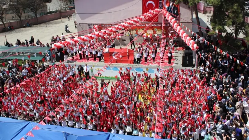 23 Nisan kutlamaları iptal mi? 23 Nisan Ulusal Egemenlik ve Çocuk Bayramı kutlanacak mı? haberinin görseli