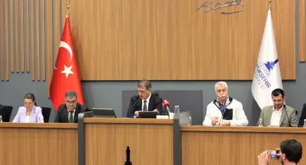 Bornova’daki geri kazanım tesisi planı istifalı tartışmalara sahne oldu