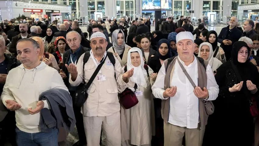 İstanbul’dan ilk hac kafilesi dualarla kutsal topraklara uğurlandı haberinin görseli
