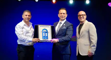 İzmir’de cemiyet ve iş dünyası Yeni Cabaret’te buluştu