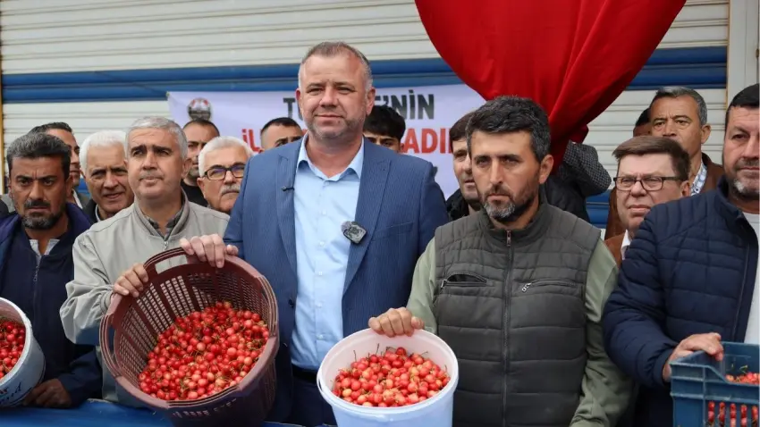 Manisa’da sezonun ilk hasadı gerçekleşti: Üreticiler umutlu haberinin görseli