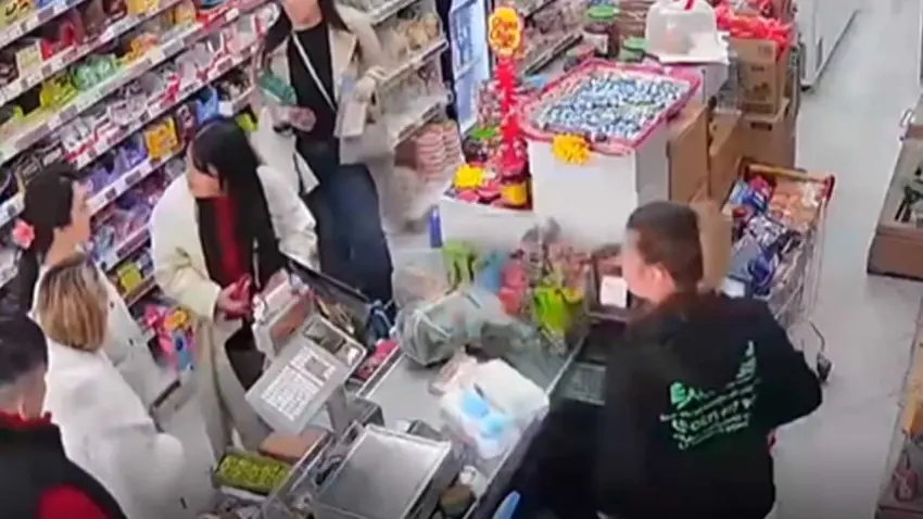 Yanlış hedef, büyük şiddet: Masum kadını "Eşimin Sevgilisi" diyerek dövdüler haberinin görseli