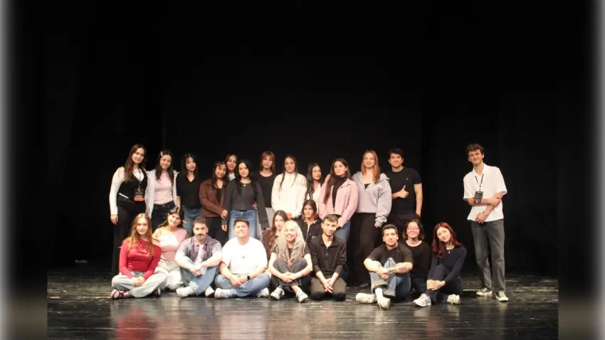 Üniversiteliler tiyatroda buluştu