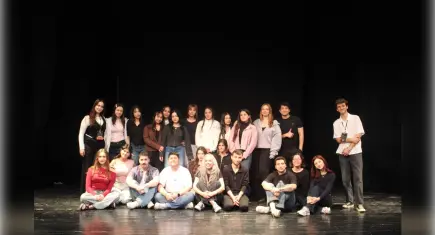Üniversiteliler tiyatroda buluştu