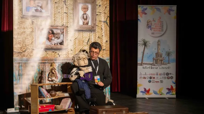 Bornova’da çocuklara tiyatro şöleni haberinin görseli