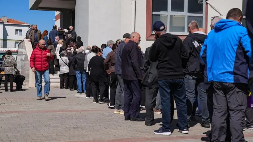 Bulgaristan vatandaşları İzmir’de sandığa gitti haberinin görseli