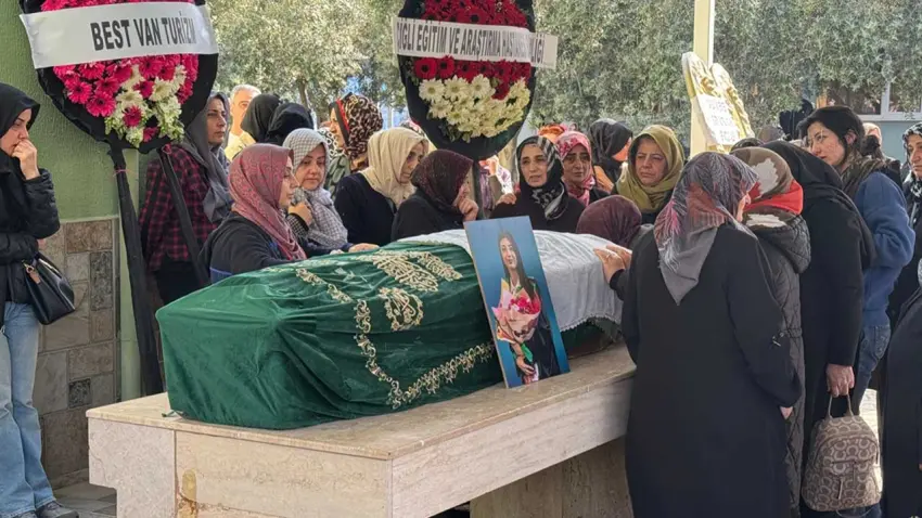 Doktor Beyza Nur’a gözyaşlarıyla veda: Genç doktor son yolculuğuna uğurlandı haberinin görseli