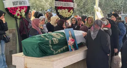 Doktor Beyza Nur’a gözyaşlarıyla veda: Genç doktor son yolculuğuna uğurlandı