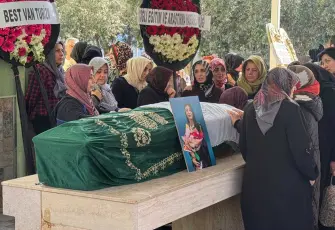 Doktor Beyza Nur’a gözyaşlarıyla veda: Genç doktor son yolculuğuna uğurlandı