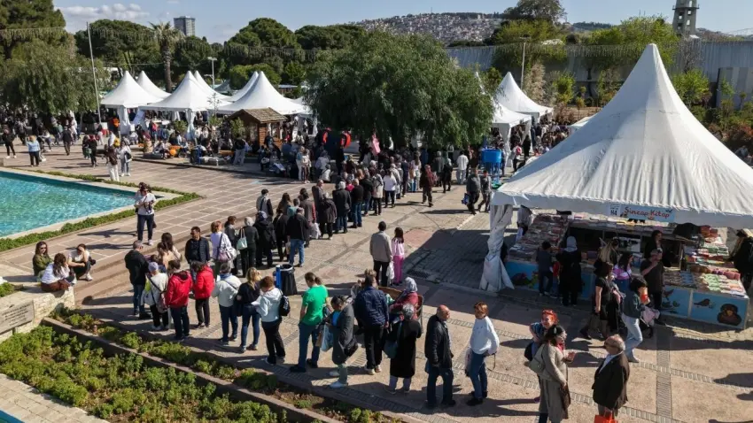 İZKİTAP yoğun ilgi görüyor haberinin görseli