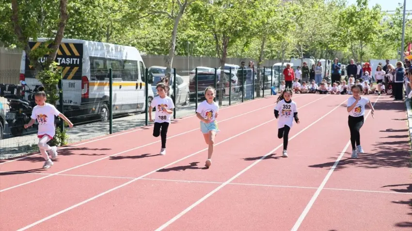 Minikler kanserli çocuklar için koştu haberinin görseli