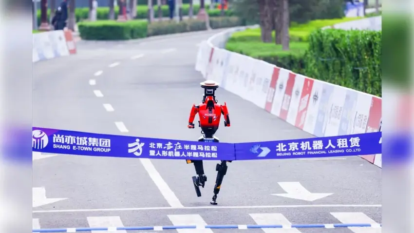 Robotlar maratonda insanları solladı haberinin görseli