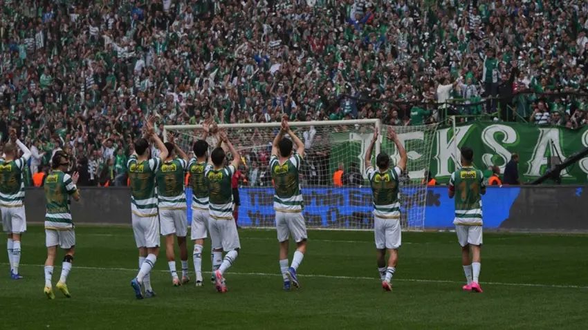 Şampiyonluğunu ilan eden Bursaspor 1'inci Lig'e yükseldi haberinin görseli