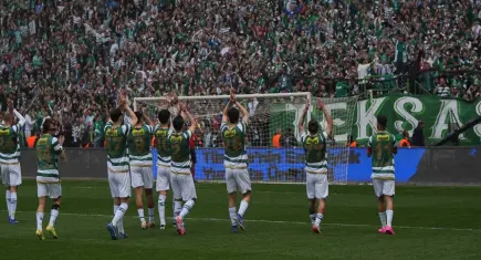 Şampiyonluğunu ilan eden Bursaspor 1'inci Lig'e yükseldi