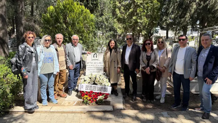 Ekonomi muhabiri Aytaç Sefiloğlu mezarı başında anıldı haberinin görseli