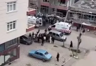 İnşaatta iskele faciası: 3 yaralı 