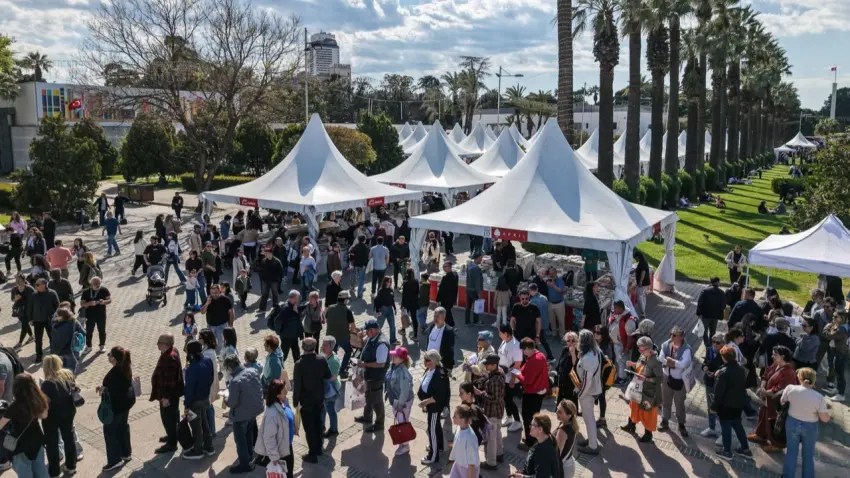 İZKİTAP’ta edebiyat coşkusu haberinin görseli