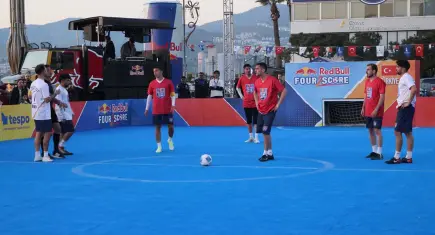 İzmir’de gol yağmuru: Red Bull Four 2 Score’da kupa Sivas’ın
