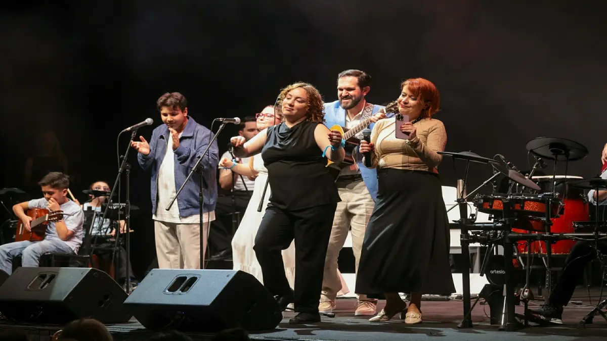 İzmir'de 'Sıradışı Çocuklar Orkestrası'ndan konser görseli
