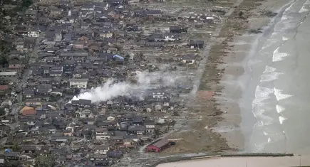 Japonya’da 7.4 büyüklüğünde deprem: 3 metrelik tsunami alarmı