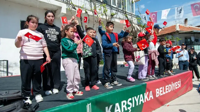 Karşıyaka’da 23 Nisan coşkusu sokaklara taştı