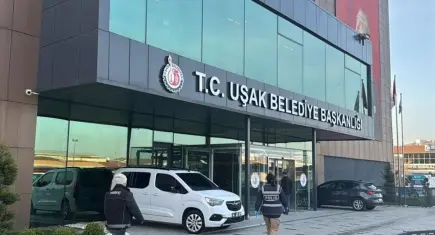 Uşak Belediyesi'ne operasyon: 25 kişi gözaltında