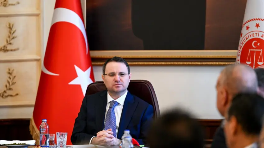 Bakan Gürlek’ten faili meçhul cinayetlere ilişkin açıklama: Takipsizlik verilen tüm dosyalar tek tek inceleniyor  haberinin görseli