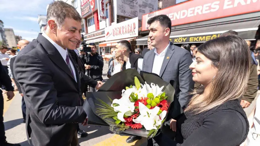 Başkan Tugay Menderes’te teşekkür ziyaretlerini sürdürdü haberinin görseli