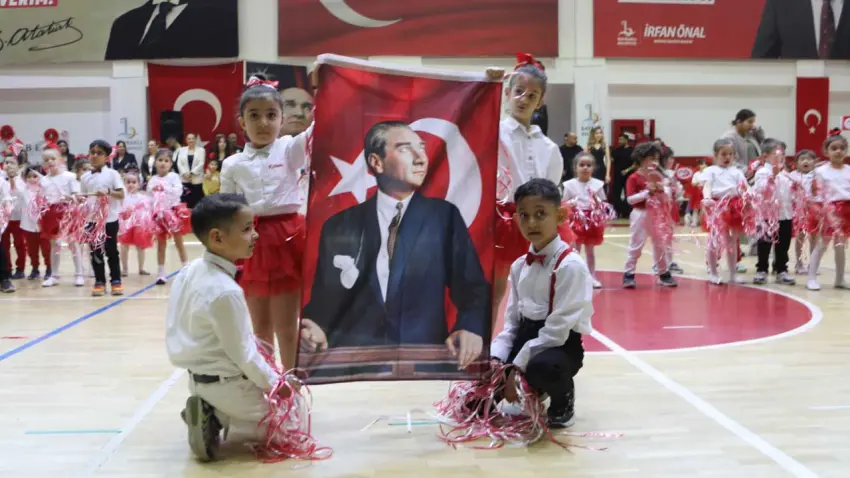 Bayraklı’da 23 Nisan coşkusu çocuk etkinlikleriyle sürüyor haberinin görseli