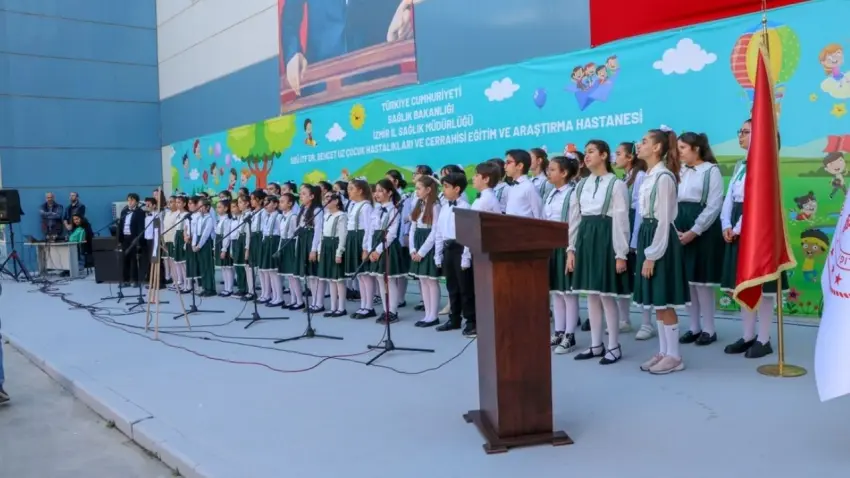 Çocuklar hastanede 23 nisan sürprizi yaşadı haberinin görseli