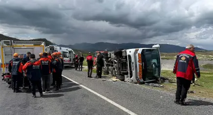 Diyarbakır'da kaza: Midibüs devrildi, 1 kişi hayatını kaybetti 12 kişi yaralandı