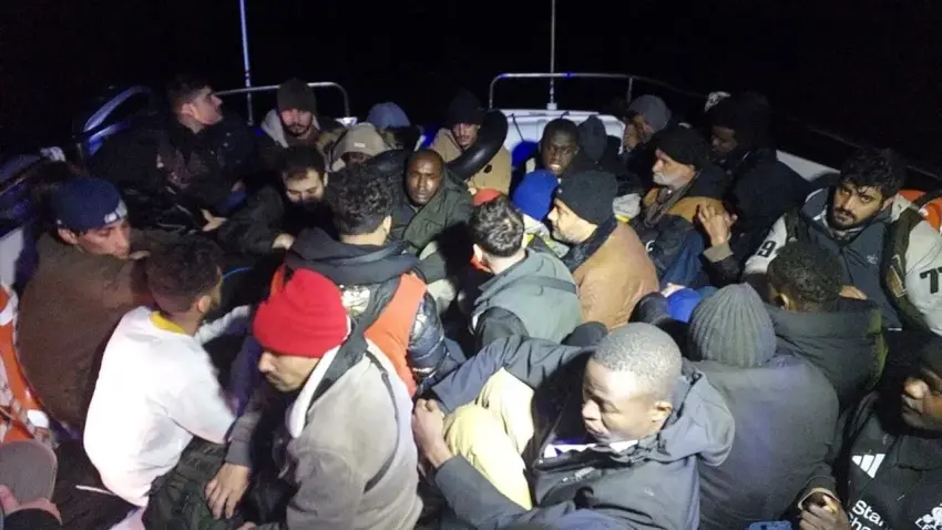 İzmir haber: Seferihisar açıklarında 33 düzensiz göçmen kurtarıldı haberinin görseli